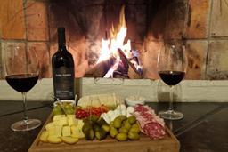 Pacote Vinho e Tábua de Frios