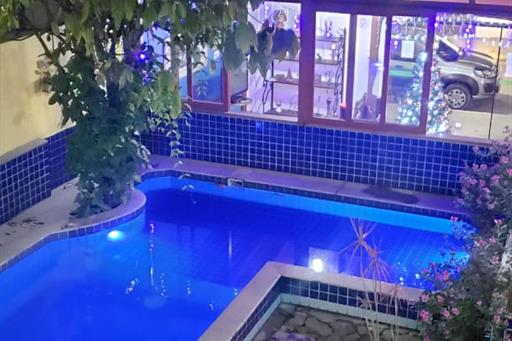 piscina noite.jpg