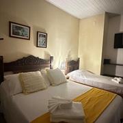 Quarto com duas camas de solteiro