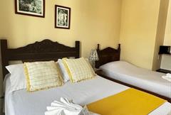 Quarto com duas camas de solteiro