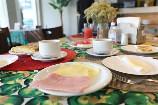 CAFÉ DA MANHÃ SERVIDO.JPG