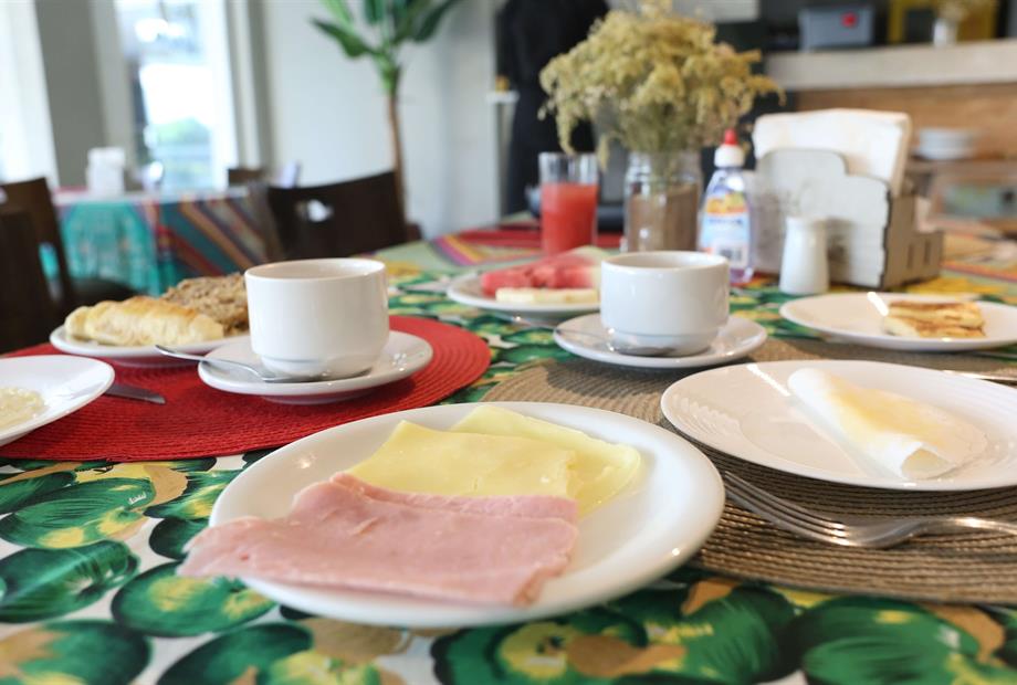 CAFÉ DA MANHÃ SERVIDO.JPG