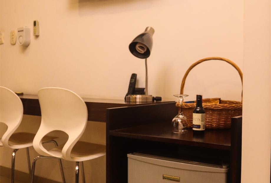 Superior minibar-min.jpg