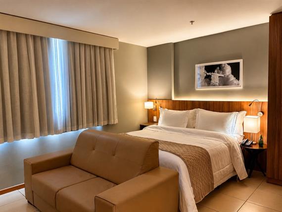 hotel_room_1mb.jpg