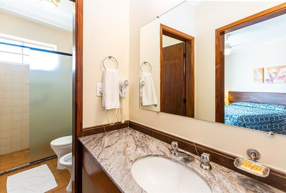 suite standard-banheiro-vista.jpeg