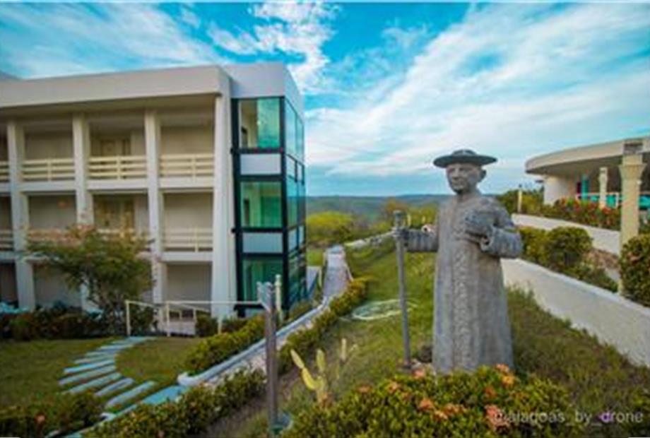 ESTATUA DE PADRE CICERO