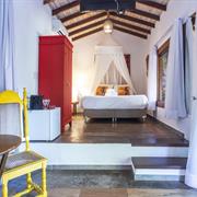 Chalé Triplo com varanda e hidromassagem interna