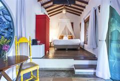 Chalé Triplo com varanda e hidromassagem interna