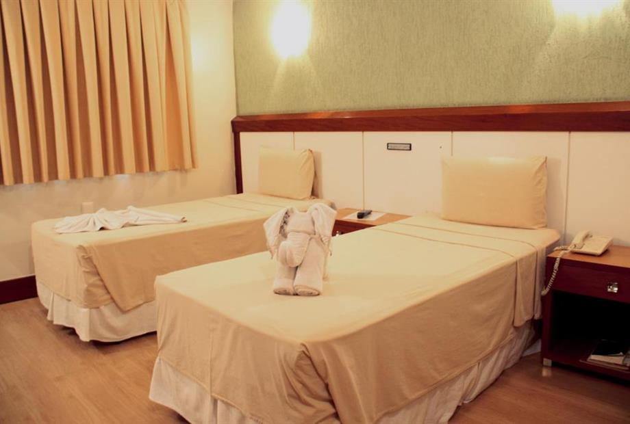 quarto twin superior (2 camas de solteiro).jpg