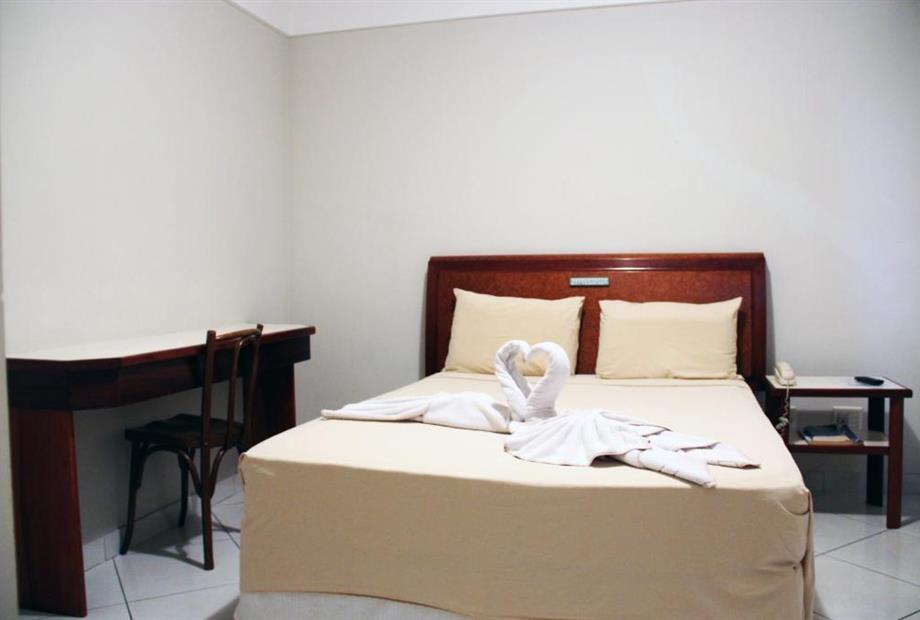 quarto casal standard (1 cama de casal) 3.jpg