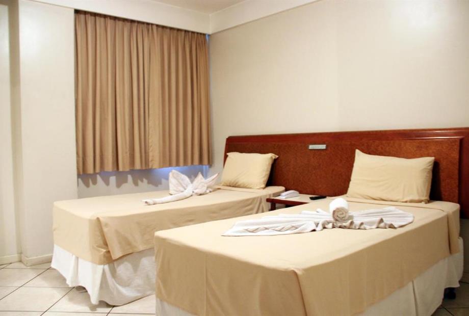 quarto twin standard (2 camas de solteiro) 3.jpg