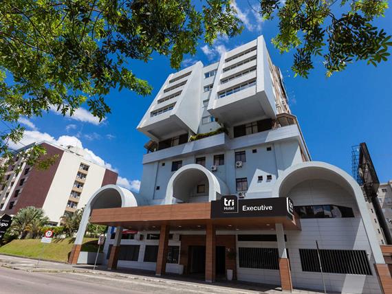 fachada-003-m_optimized.jpg
