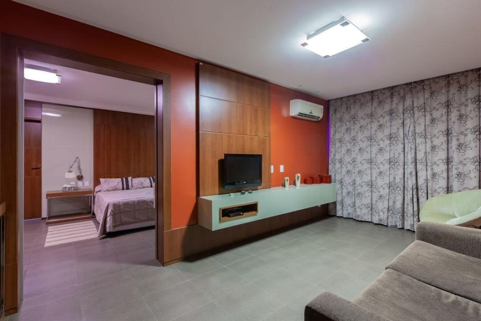 702-suite-master-002.jpg