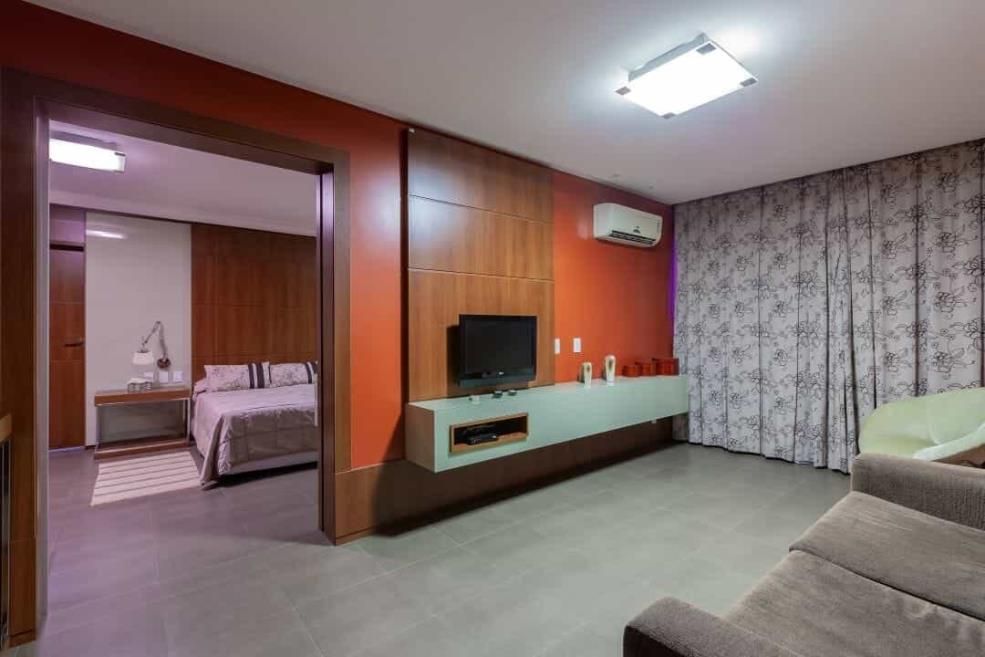 702-suite-master-002.jpg