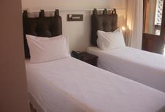 Quarto com Duas Camas de Solteiro