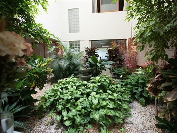 jardim interno.jpg