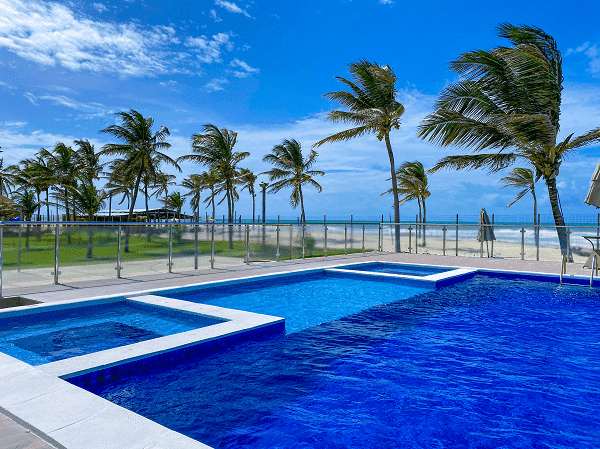 piscina com jacuzzis 2020.png