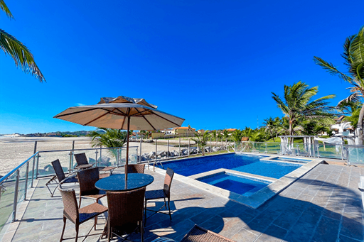 piscina com jacuzzis  3.png