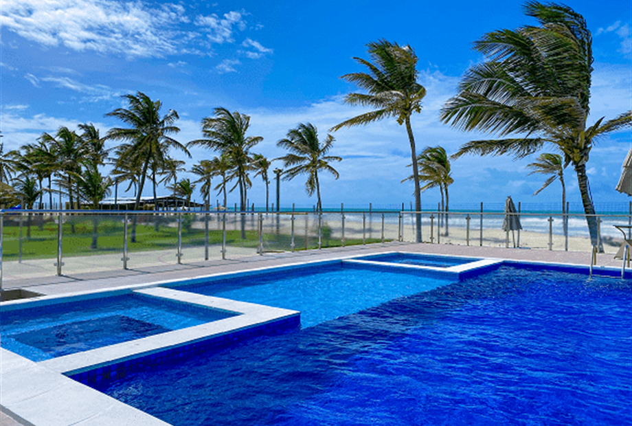 piscina com jacuzzis 2020.png