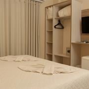 SUPERIOR LUXO CASAL COM SACADA E BANHEIRA