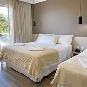 Quarto Triplo Luxo com Sacada