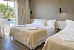 Quarto Triplo Luxo com Sacada