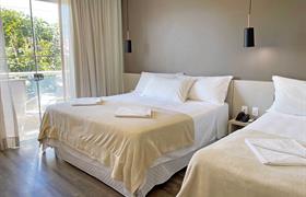 Quarto Triplo Luxo com Sacada do Das Nações Hotel