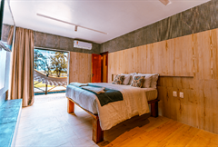 Luxo Poolside com varanda