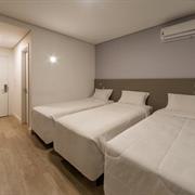 Luxo Triplo (3 Camas de Solteiro)