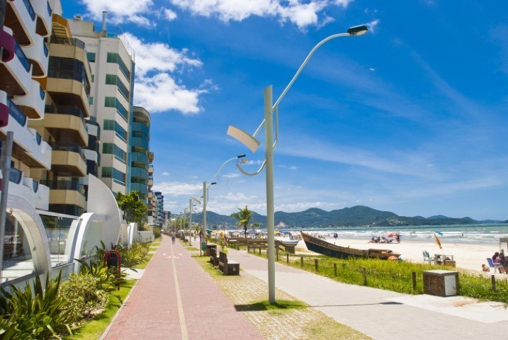 calçadão da meia praia (4).jpg