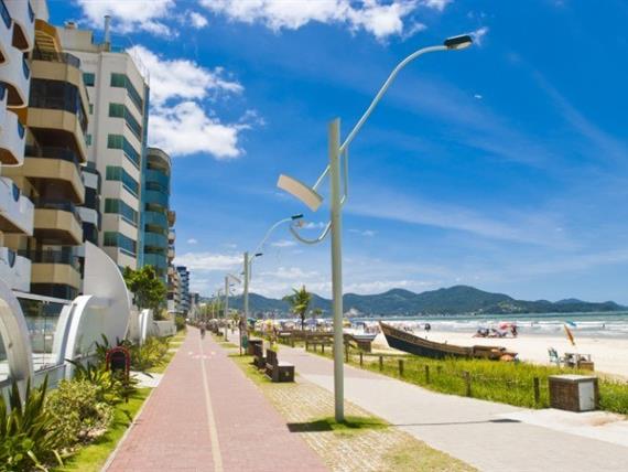 calçadão da meia praia (4).jpg