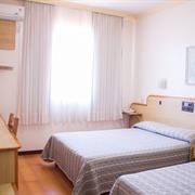 Apartamento Triplo com Cama Casal + 1 Solteiro
