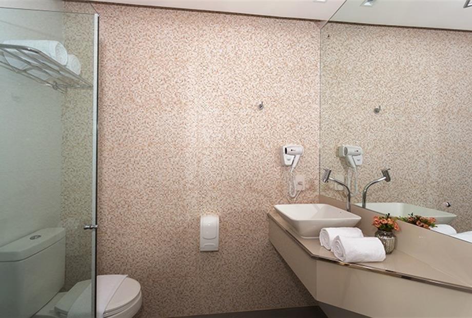 Banheiro Standard Casal + Solteiro 01.jpg