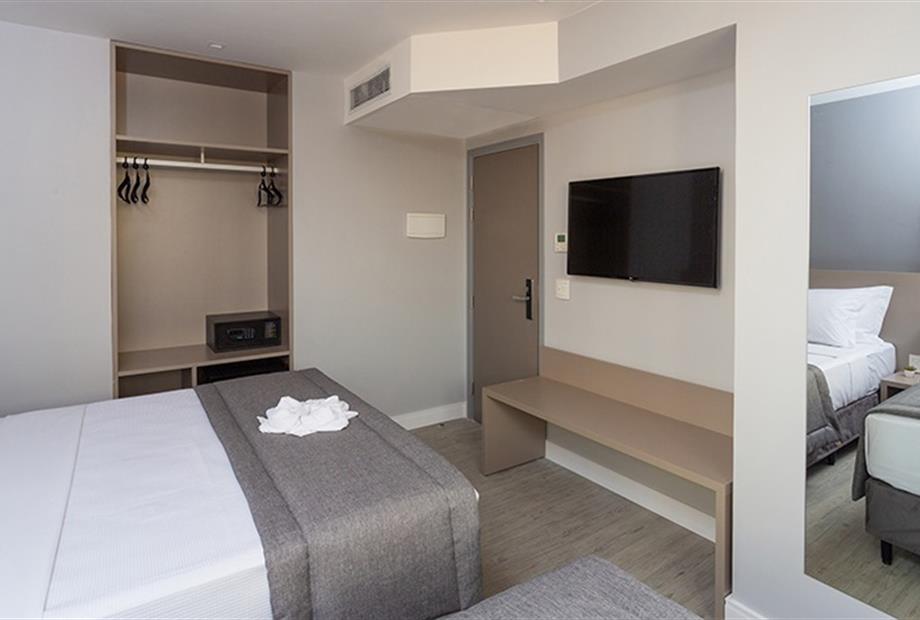 Superior Família Casa Solteiros 02.jpg