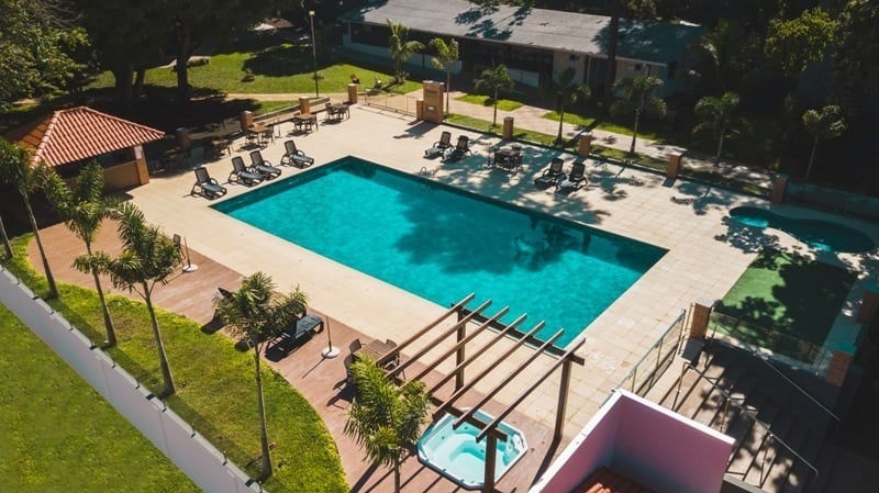 piscina re.jpg