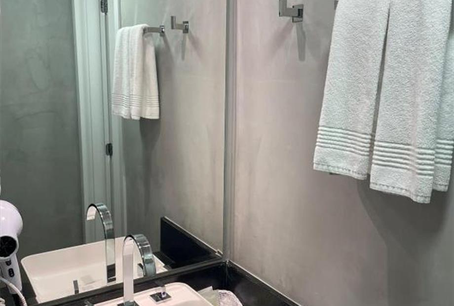 banheiro de lado 2.jpg