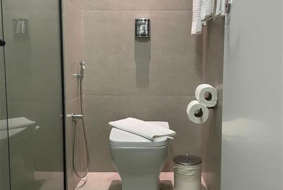 banheiro de frente.jpg