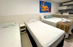SUPERIOR - 1 Double Bed + 2 Single Beds of Laguna Beach Flat by AFT