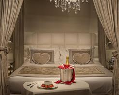 Nupcial com Banheira de Hidromassagem .