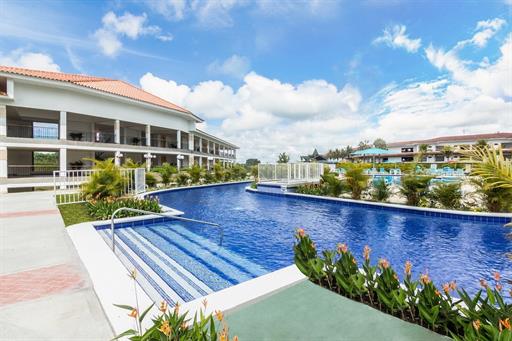 Las Camelias_Exterior_piscina_nueva-1.jpg