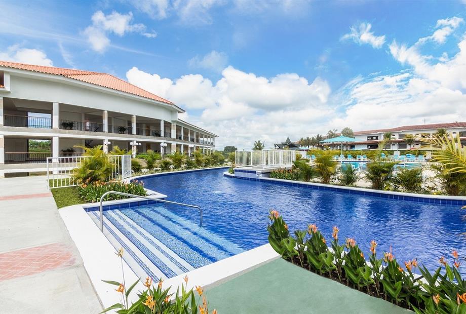 Las Camelias_Exterior_piscina_nueva-1.jpg