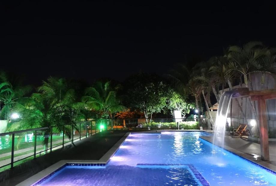 piscina noturna 2.jpeg