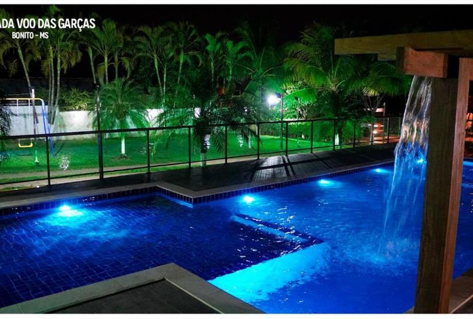 piscina noturna 1.jpeg