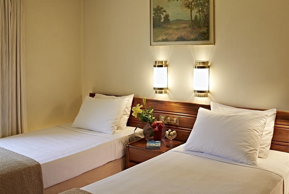 Regent Park Quarto Solteiro 2015 (smaller).jpg