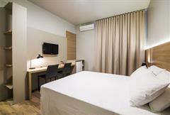 Quarto Luxo com Cama de Casal