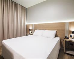 Quarto Luxo com Cama de Casal