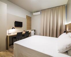 Quarto Luxo com Cama de Casal