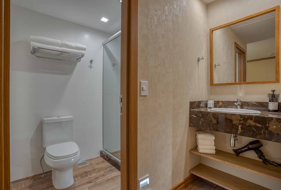 apto superior banheiro.jpg