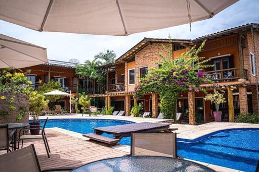 vista piscina ombrelone.jpg