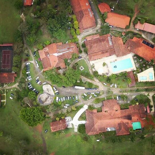 Imagem aérea do hotel.jpg